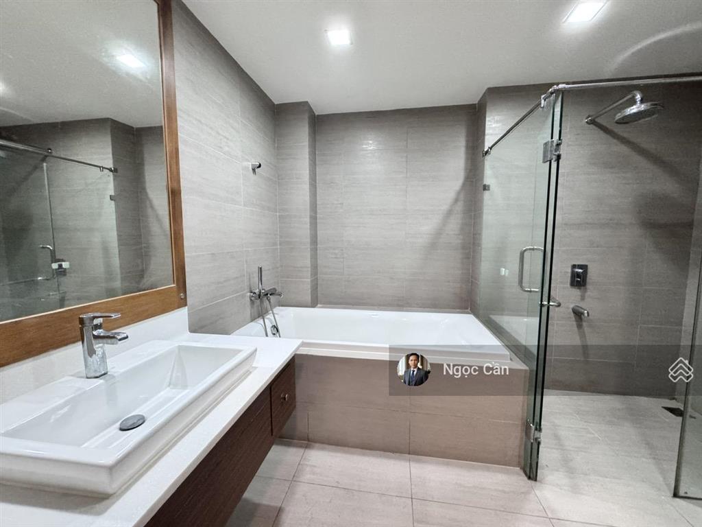 Cho thuê căn hộ 2pn+1kho 123mfullgiá 16tr/th vào ở ngay tại noble crystal riverside q7