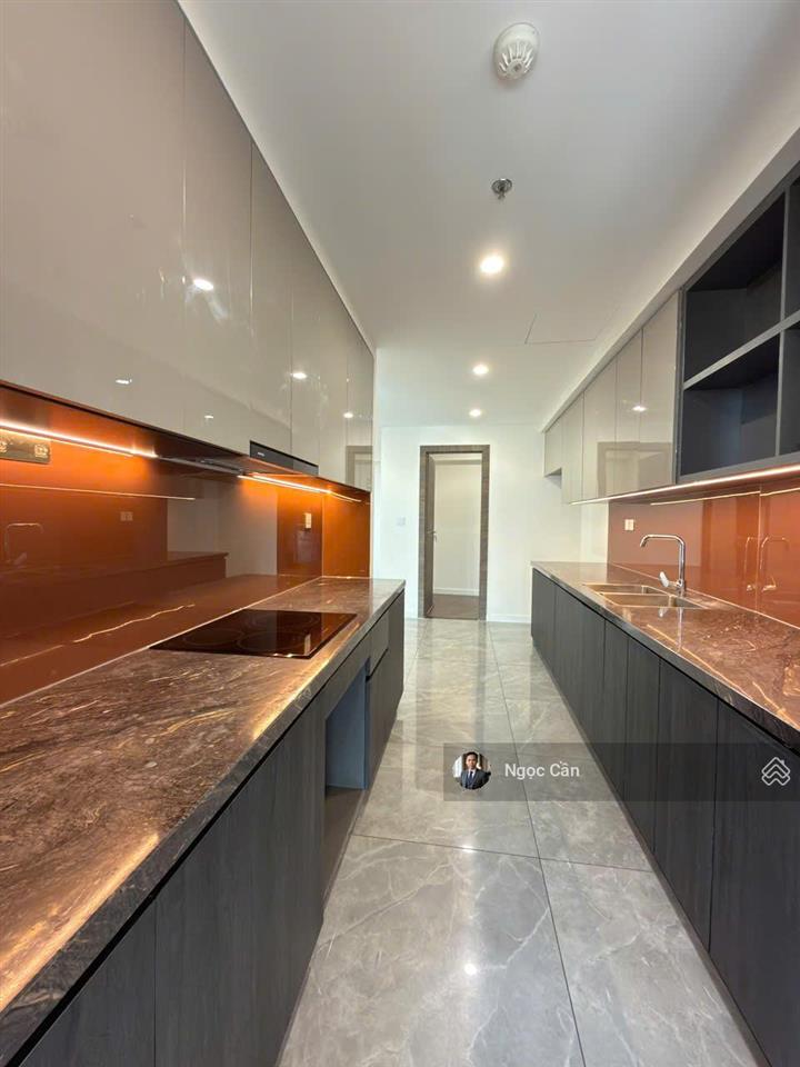 Cho thuê căn hộ 2pn+1 kho, 138m², giá tốt 17tr/th, miễn phí quản lí, đặc biệt view trọn pháo bông