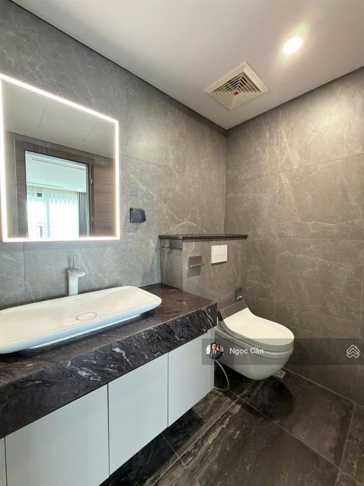 Cho thuê căn hộ 2pn+1 kho, 138m², giá tốt 17tr/th, miễn phí quản lí, đặc biệt view trọn pháo bông