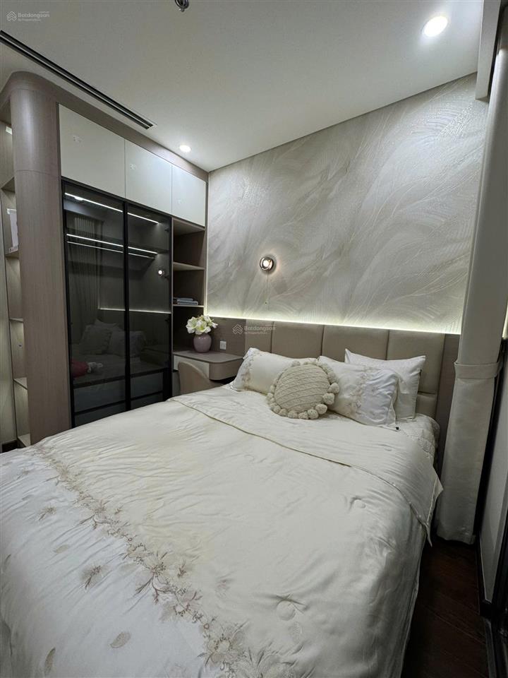 Giá tốt !căn 2 ngủ 64m2 khu gs chỉ 4tỷ ,full nội thất ( gỗ an cường) +điện tử , sẵn sổ .
