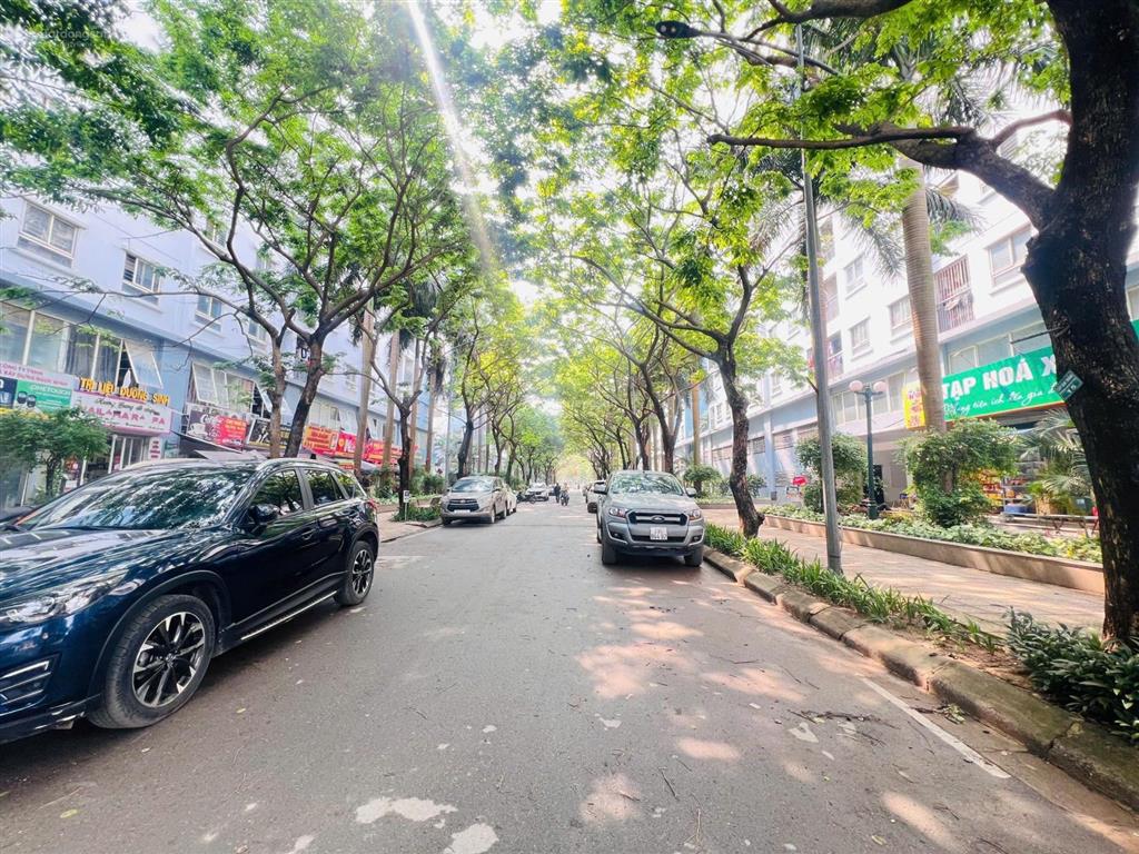 Chủ nhà bán căn góc. 70m², 2 ngủ, 2 wc, tầng trung đẹp. nội thất cơ bản. 4.58 tỷ, hướng nam mát