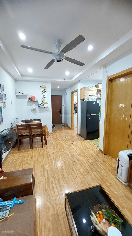 Chủ nhà bán căn góc. 70m², 2 ngủ, 2 wc, tầng trung đẹp. nội thất cơ bản. 4.58 tỷ, hướng nam mát