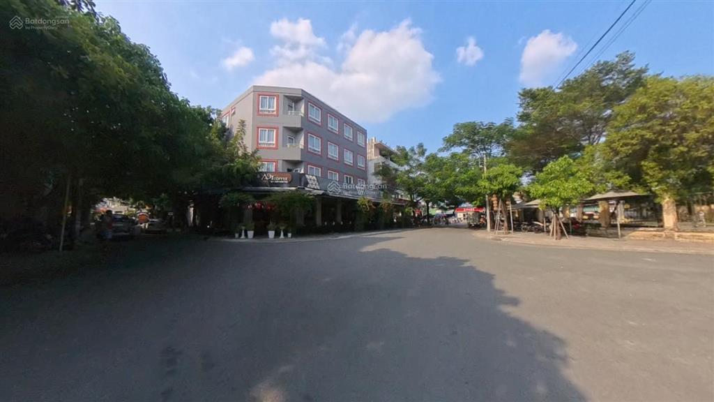 Bán lô góc 2 mặt tiền đối diện công viên tại đỗ xuân hợp,103,5m2 sát bên trường cao đẳng kỹ thương