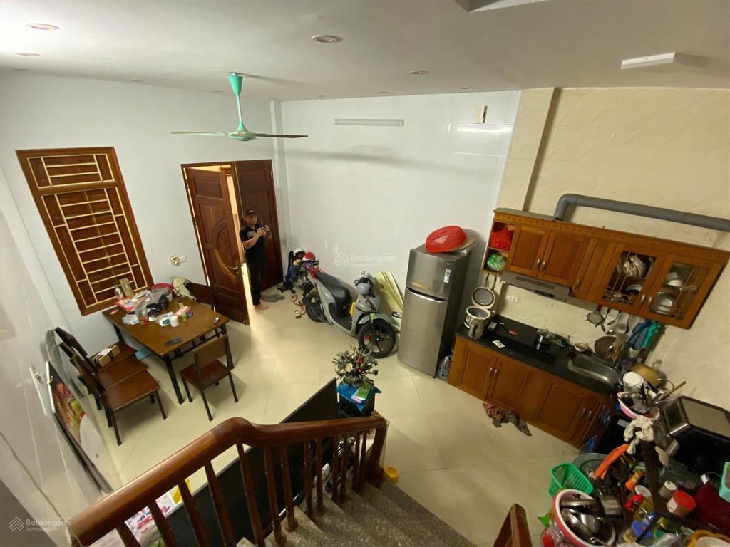 Chính chủ bán nhà thuỵ khuê 32m2 5 tầng , vtri đẹp gần hồ tây .