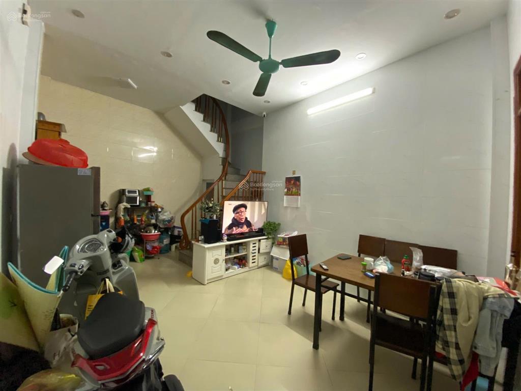 Chính chủ bán nhà thuỵ khuê 32m2 5 tầng , vtri đẹp gần hồ tây .