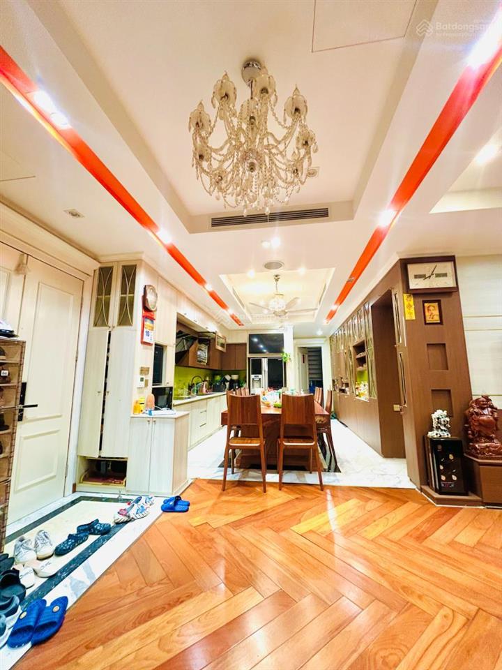 Bán nhà văn cao  quần ngựa, liễu giai vỉa hè ô tô tránh, nhà đẹp ở luôn