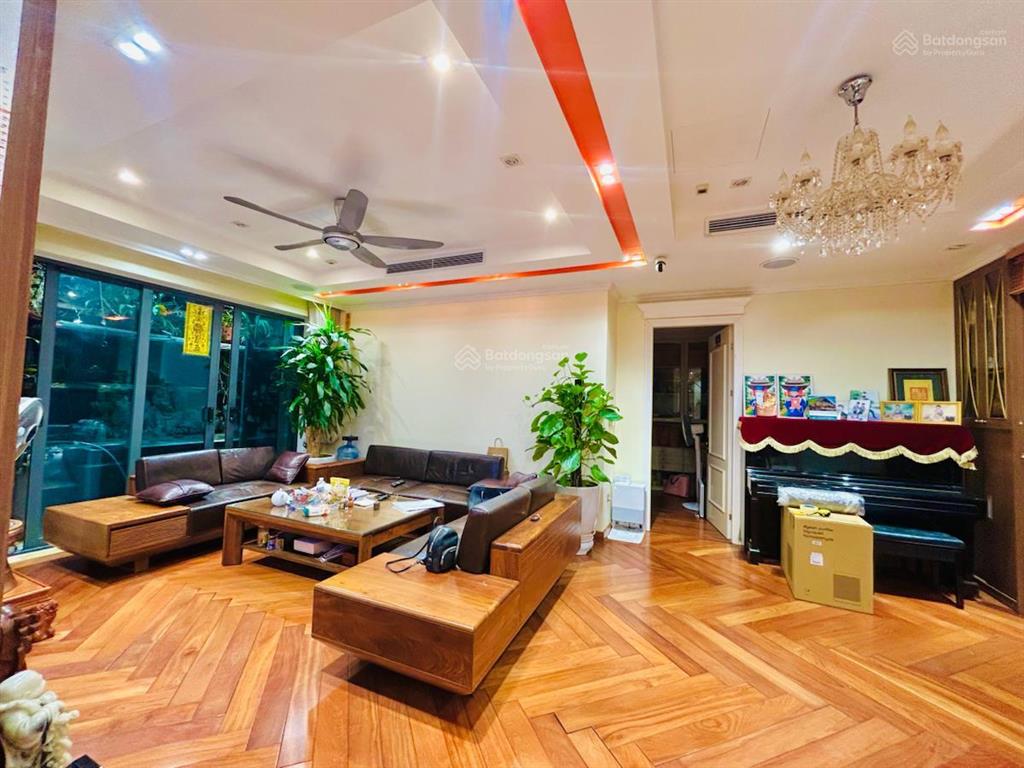 Bán nhà văn cao  quần ngựa, liễu giai vỉa hè ô tô tránh, nhà đẹp ở luôn