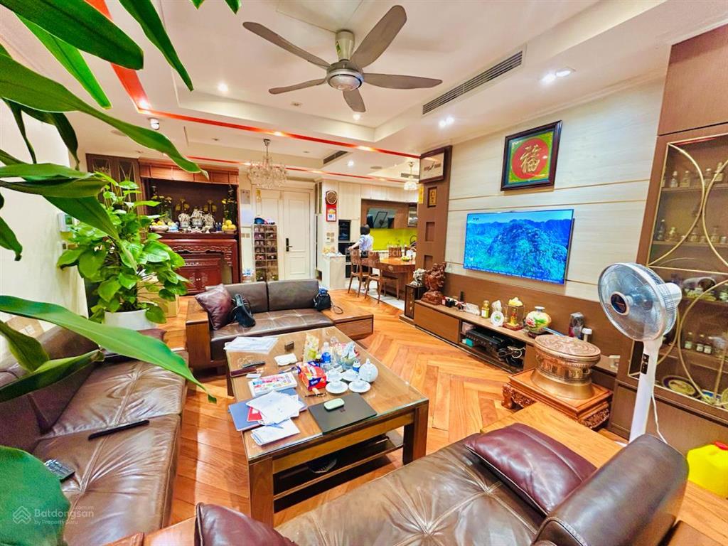 Bán nhà văn cao  quần ngựa, liễu giai vỉa hè ô tô tránh, nhà đẹp ở luôn