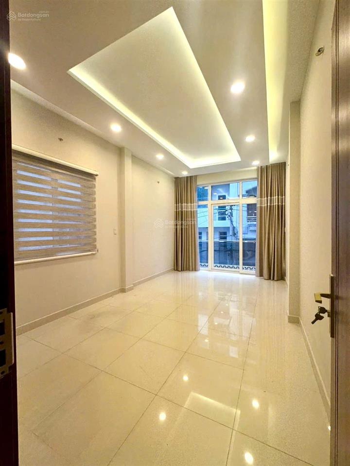 Lãnh binh thăng  quận 11  hẻm 8m  4.3 x 11  4 tầng  giá 8.x tỷ tl
