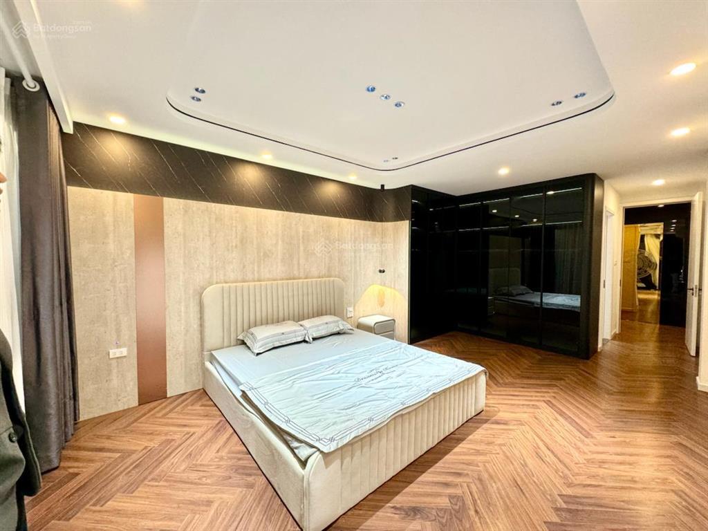 Bán nhà 45m2x5 tầng thang máy, phố hào nam, quận đống đa. 20m ra oto, thông sàn, kd onl. giá 10,8tỷ
