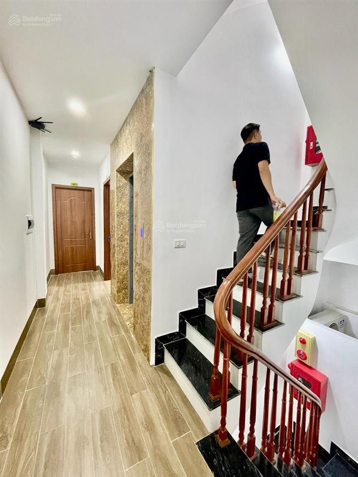 Bán tòa chdv 110m2x9t thang máy, 26 căn hộ full nội thất. ngõ oto. phố yên lãng. đống đa. giá 35tỷ.