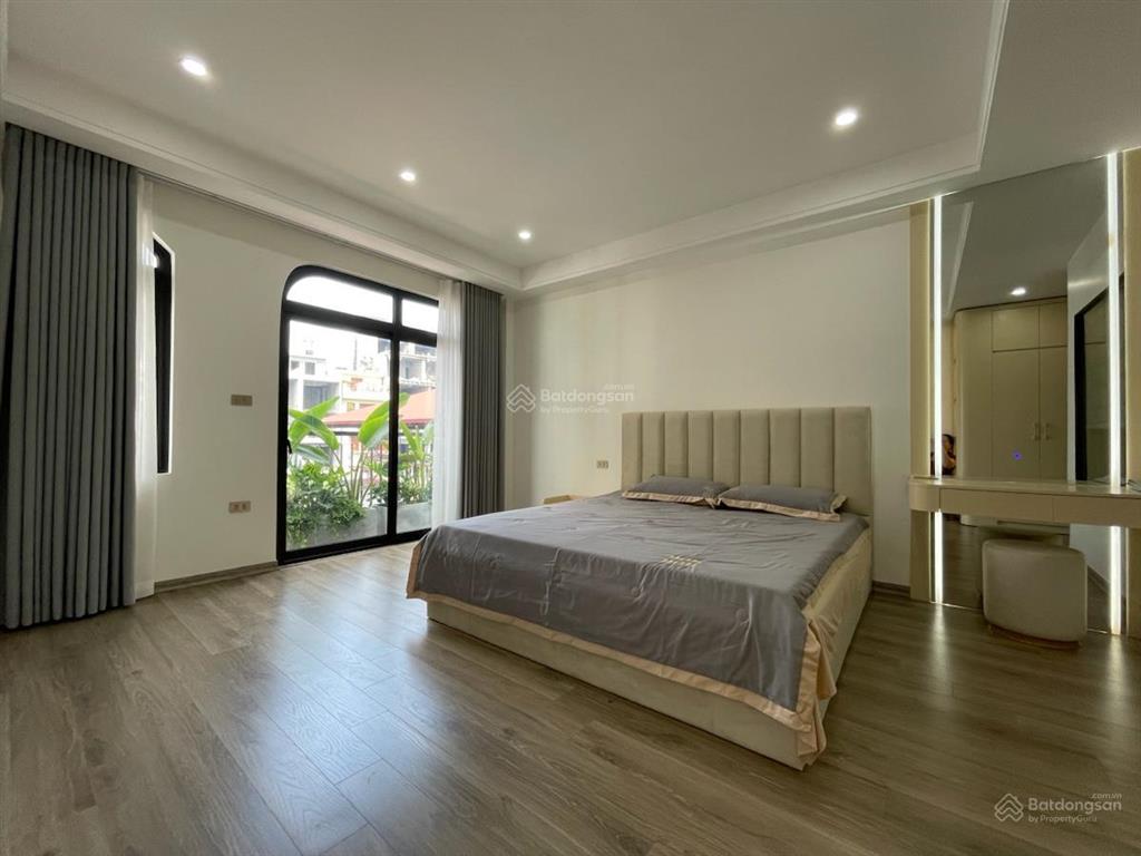 Bán nhà 5 tầng thang máy phố chùa bộc, 45m2, gần phố, kinh doanh online, full nội thất. q.đống đa.