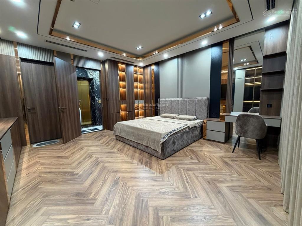 Bán nhà 50m2x6 tầng thang máy, phố láng hạ, phân lô, oto qua. quận đống đa. giá 21,5 tỷ. sổ vuông.