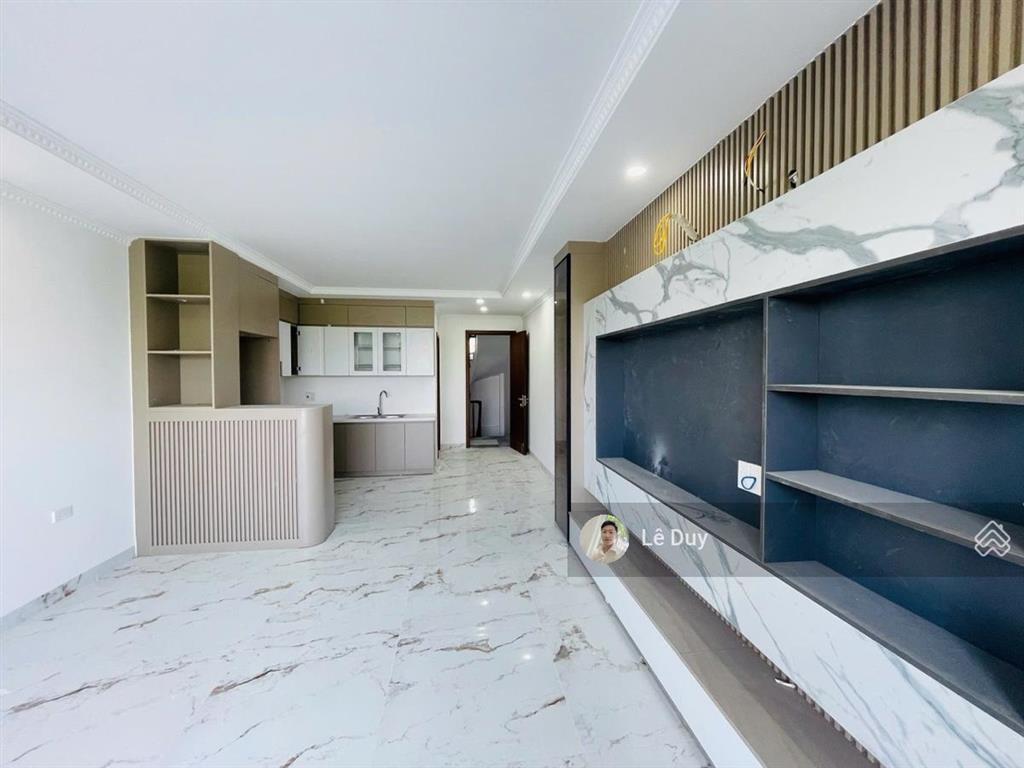 Siêu phẩm  hào nam, 40m2x5t thang máy, ngõ thông kinh doanh, gần phố. giá 11,2 tỷ. quận đống đa.