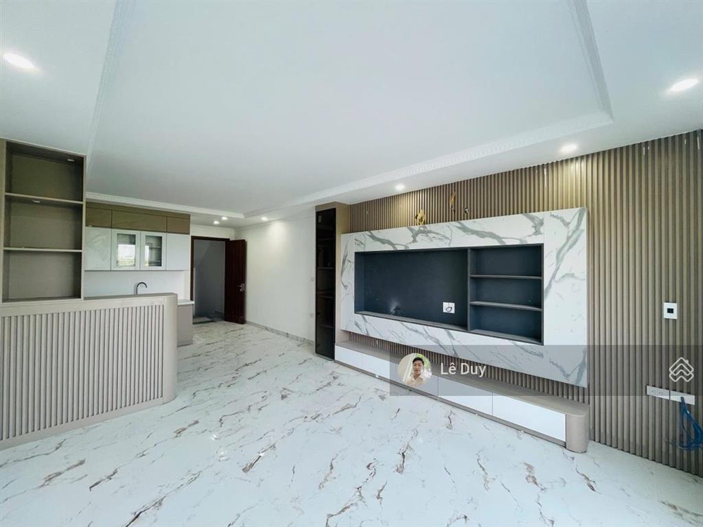 Siêu phẩm  hào nam, 40m2x5t thang máy, ngõ thông kinh doanh, gần phố. giá 11,2 tỷ. quận đống đa.