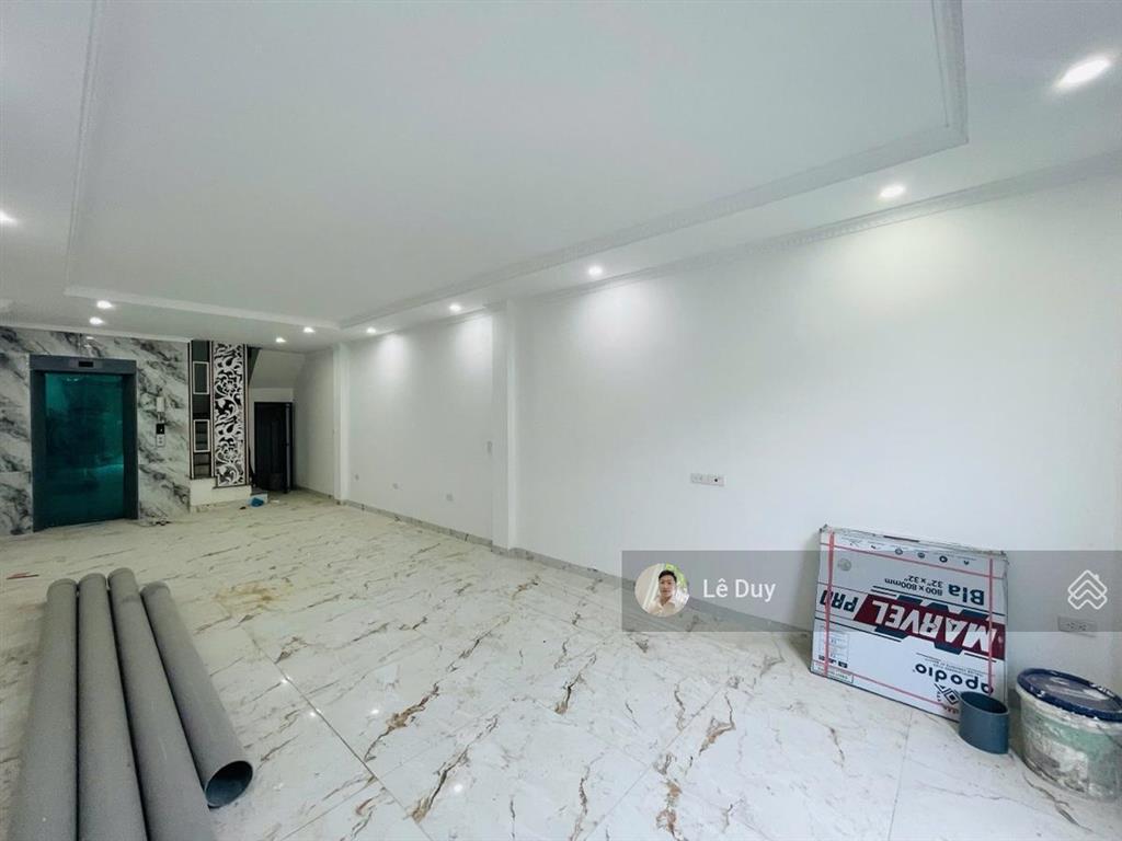 Siêu phẩm  hào nam, 40m2x5t thang máy, ngõ thông kinh doanh, gần phố. giá 11,2 tỷ. quận đống đa.