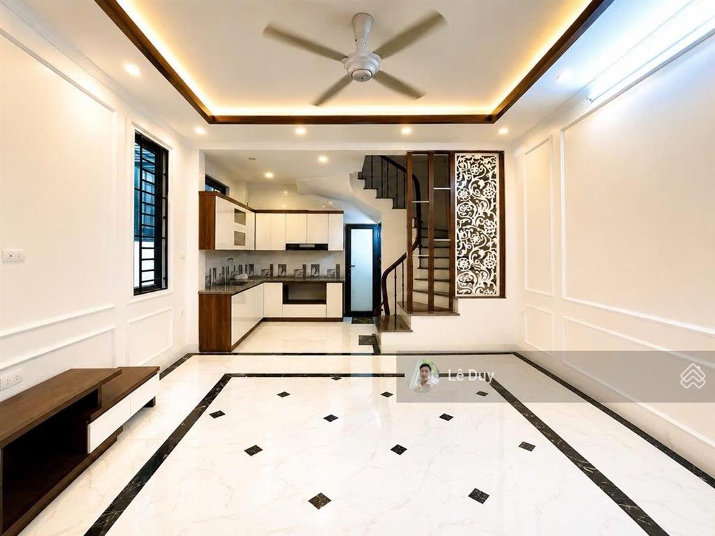 Bán nhà lô góc phố thái hà 40m2x5 tầng, mặt tiền 4,5m. gần phố, full nội thất. giá 11,3 tỷ. đống đa