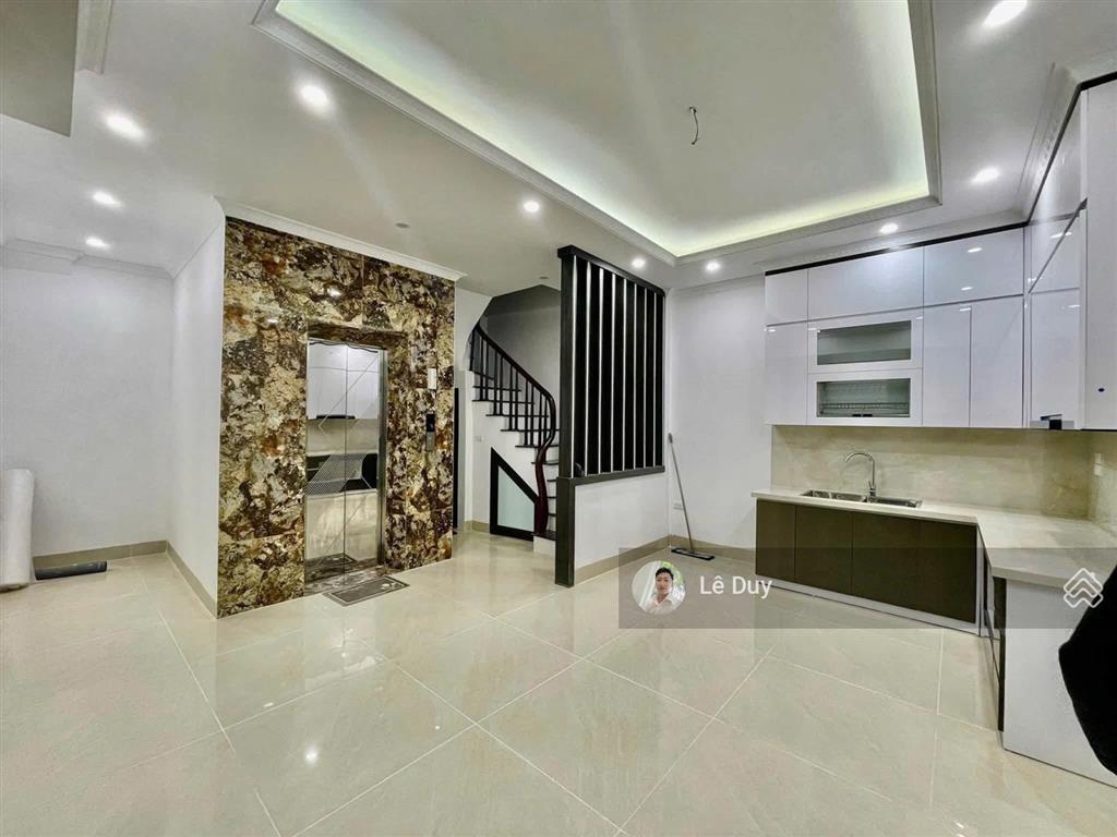 Bán nhà phố trung kính, cầu giấy. 50m2, 6 tầng thang máy, 10m ra oto, full nội thất. giá 11,8 tỷ