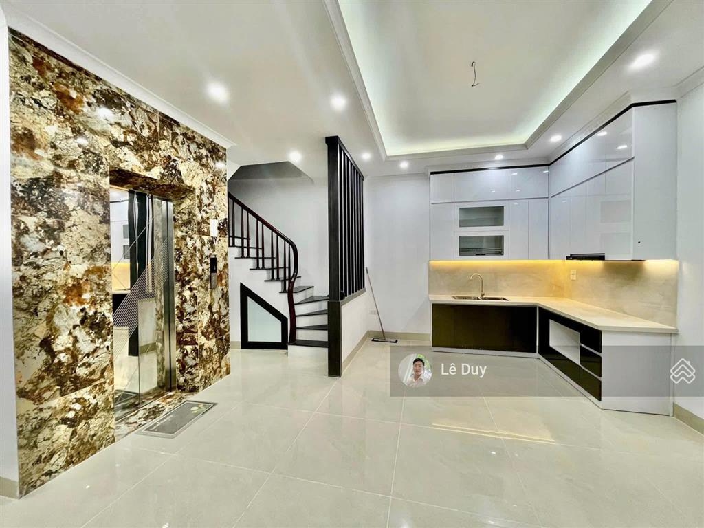 Bán nhà phố trung kính, cầu giấy. 50m2, 6 tầng thang máy, 10m ra oto, full nội thất. giá 11,8 tỷ