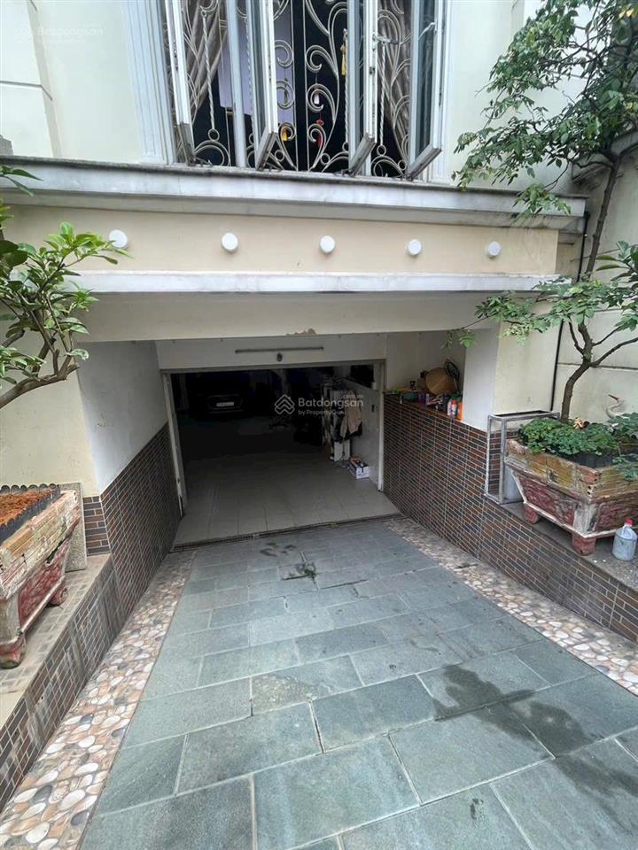 Biệt thự nội thất cao cấp có hầm, 10x20m, 3 tấm khu tên lửa giá 35 tỷ full nội thất
