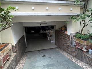 Biệt thự nội thất cao cấp có hầm, 10x20m, 3 tấm khu tên lửa giá 35 tỷ full nội thất