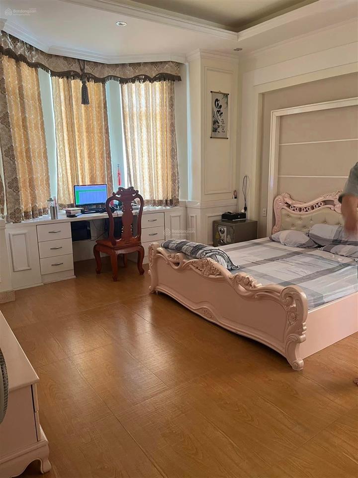 Tên lửa  bán biệt thự 200m2 full nội thất  10x20m  có hầm  33 tỷ