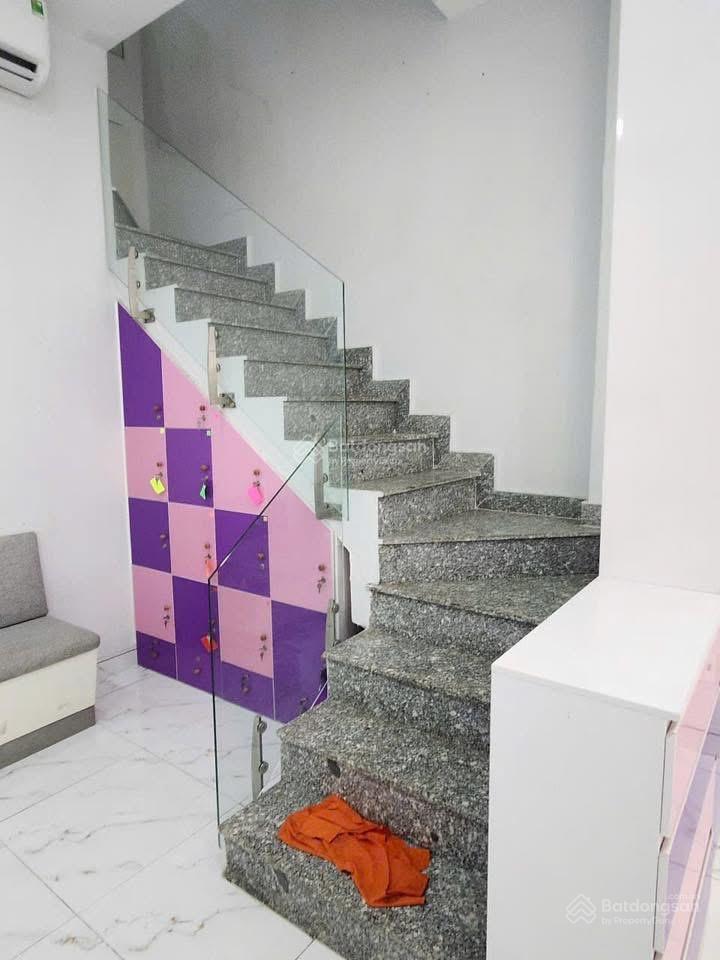 Bán nhà mt đường vương văn huống. khu tên lửa 4x19m, 1 trệt 1 lầu giá 8.2tỷ thương lượng chính chủ
