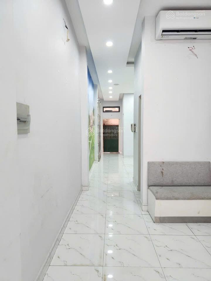 Bán nhà mt đường vương văn huống. khu tên lửa 4x19m, 1 trệt 1 lầu giá 8.2tỷ thương lượng chính chủ