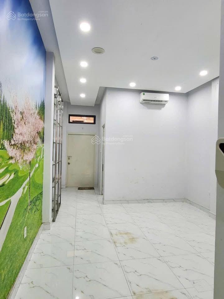 Bán nhà mt đường vương văn huống. khu tên lửa 4x19m, 1 trệt 1 lầu giá 8.2tỷ thương lượng chính chủ