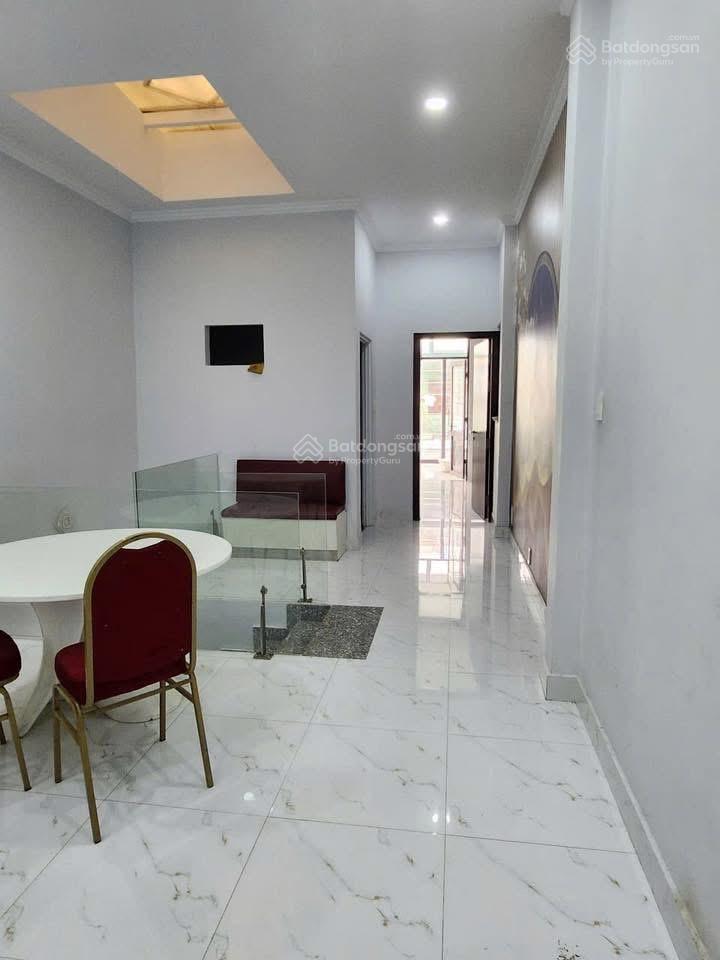 Bán nhà mt đường vương văn huống. khu tên lửa 4x19m, 1 trệt 1 lầu giá 8.2tỷ thương lượng chính chủ