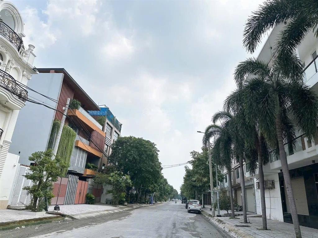 Bán cặp nhà mt đường số 13 khu ao sen  khu tên lửa, 10x20m, 3,5 tấm giá 33 tỷ thương lượng giá tốt