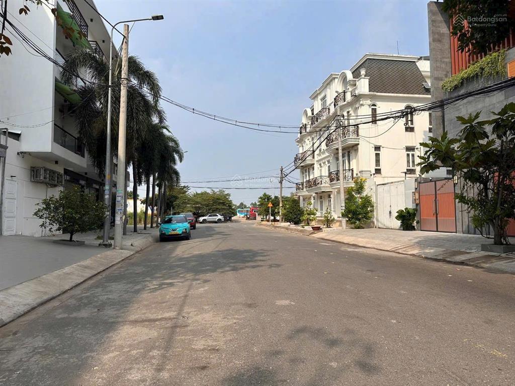Bán cặp nhà mt đường số 13 khu ao sen  khu tên lửa, 10x20m, 3,5 tấm giá 33 tỷ thương lượng giá tốt
