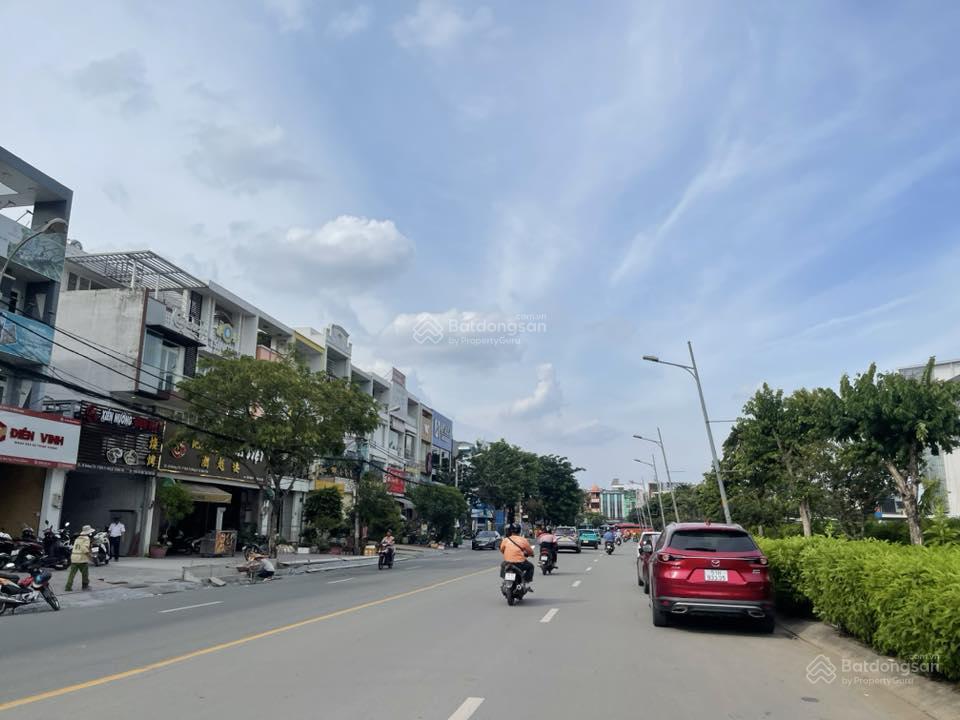 Bán nhà khu tên lửa đối diện aeon, mt đường số 17a, dt 5 x 20m, 3.5 tấm, giá 26 tỷ thương lượng