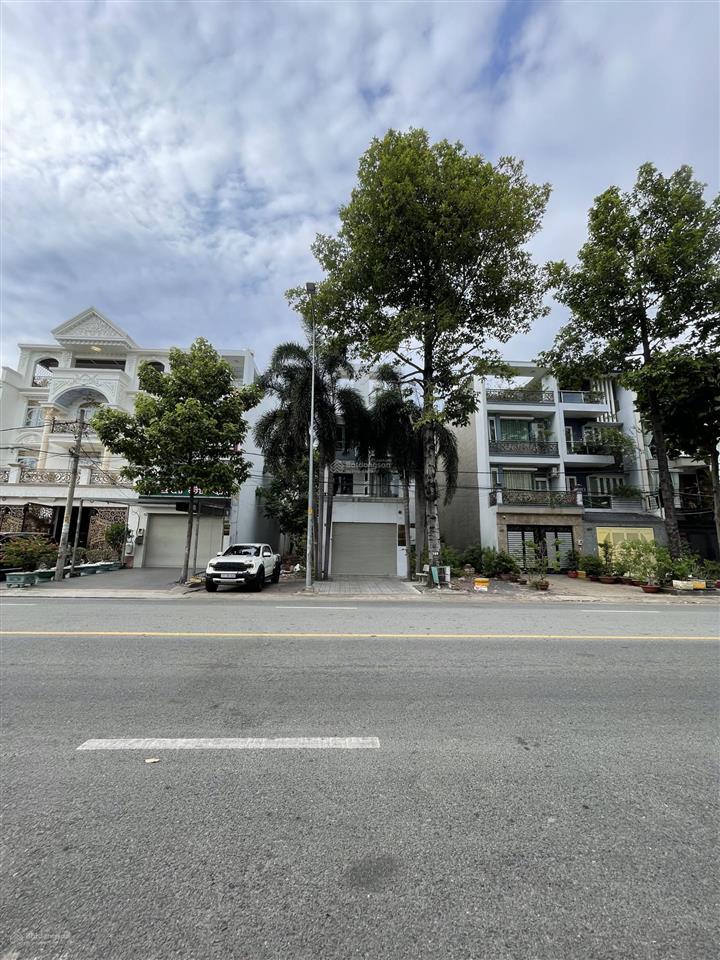 Tên lửa  bán nhà mặt tiền 18,8 tỷ  100m2  5x20m 3,5 tấm  mt kinh doanh sầm uất