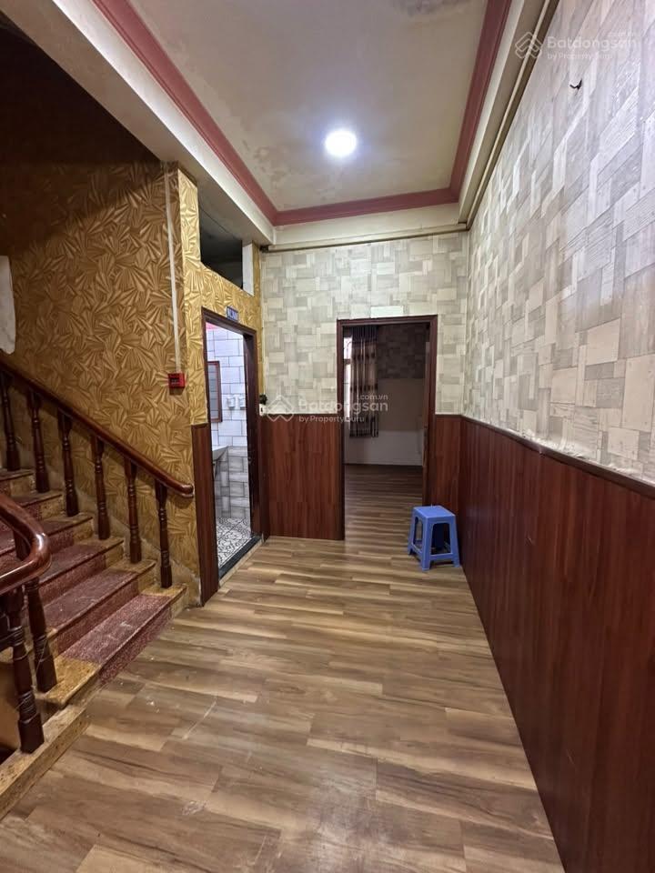 Tên lửa  cho thuê nhà mặt tiền 40tr/th  100m  5x20m 3 tầng  trục đường chính  kd sầm uất