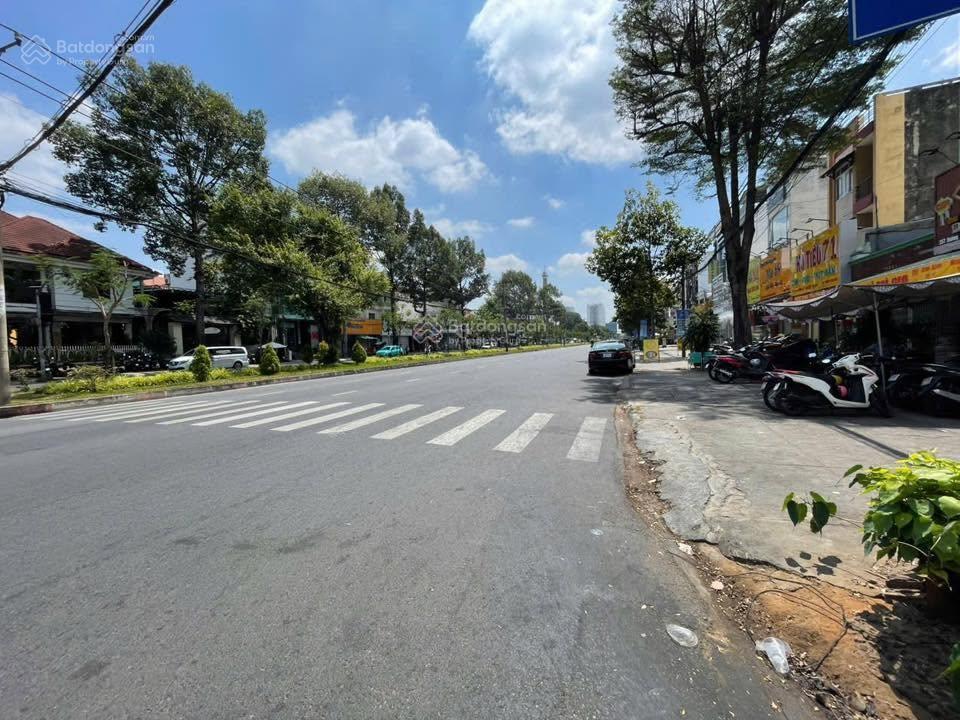 Tên lửa  cho thuê nhà mặt tiền 40tr/th  100m  5x20m 3 tầng  trục đường chính  kd sầm uất