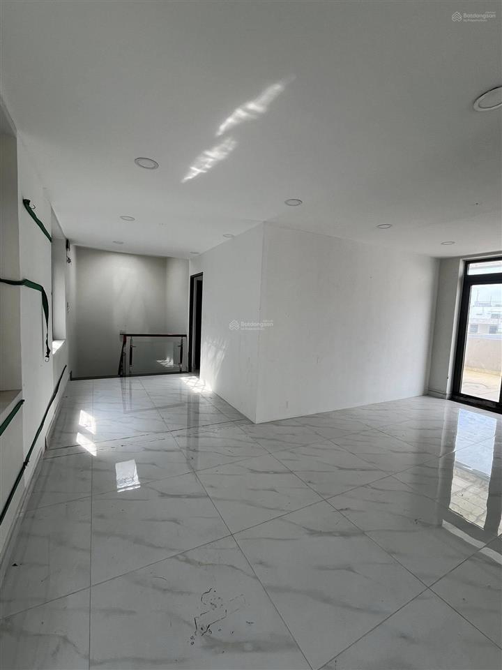 Tên lửa  cho thuê nhà mt 95tr/th  240m 12x20m  3 tấm  mt kinh doanh sầm uất