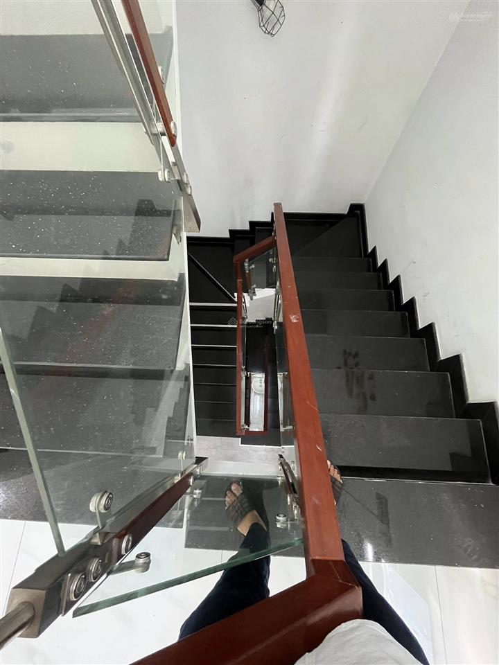 Tên lửa  cho thuê nhà mt 95tr/th  240m 12x20m  3 tấm  mt kinh doanh sầm uất
