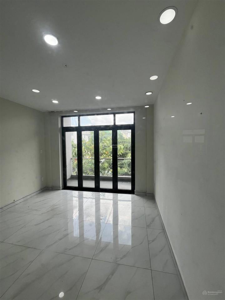 Tên lửa  cho thuê nhà mt 95tr/th  240m 12x20m  3 tấm  mt kinh doanh sầm uất