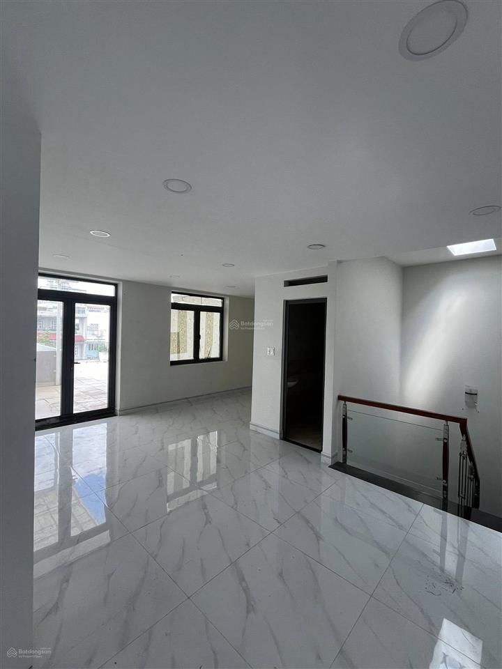 Tên lửa  cho thuê nhà mt 95tr/th  240m 12x20m  3 tấm  mt kinh doanh sầm uất