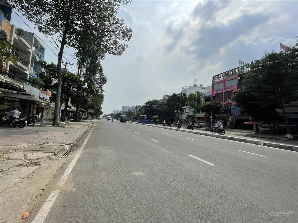 Bán nhà mtkd đường tên lửa 53,5 tỷ  270m doanh thu 100tr+/th  mt 13,5m  3,5 tấm