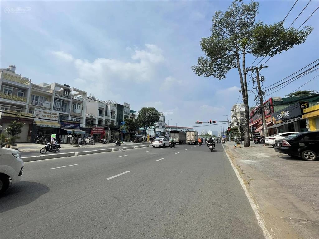 Bán nhà mtkd đường tên lửa 53,5 tỷ  270m doanh thu 100tr+/th  mt 13,5m  3,5 tấm
