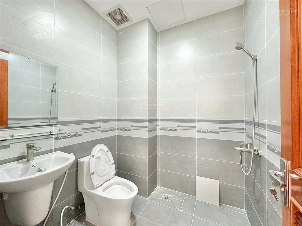 Căn hộ dịch vụ ban công ngay đường liên phường, gần nguyễn duy trinh, global city, nguyễn thị định