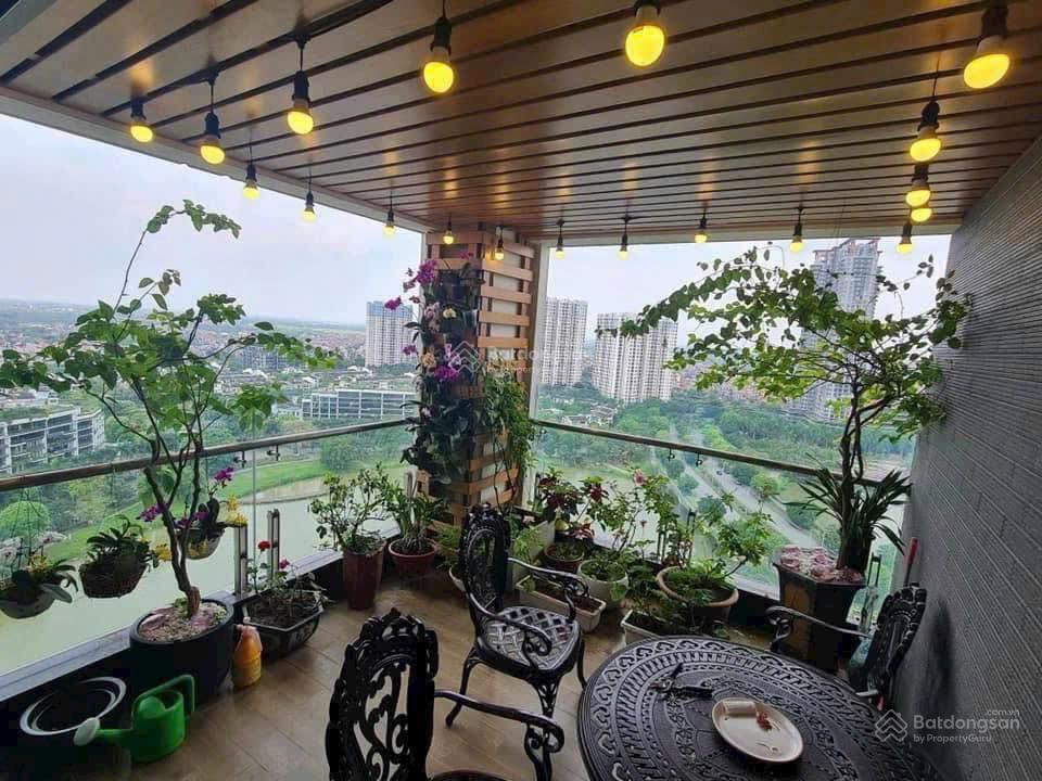 Bán căn hộ 158m central lake view hồ thiên nga, sân golf full nội thất
