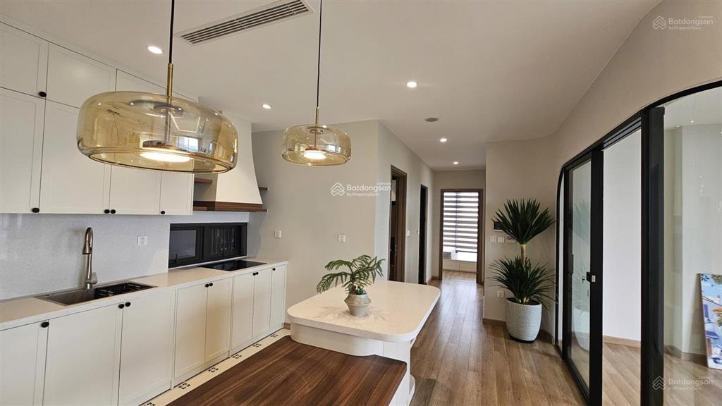 Bán căn hộ 3 phòng ngủ view hồ thiên nga full đồ