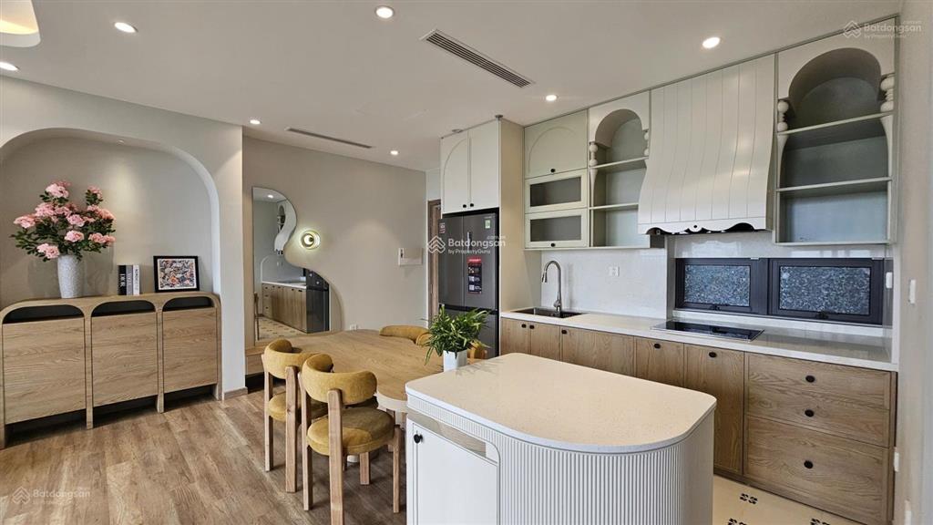 Bán căn hộ 3 phòng ngủ view hồ thiên nga full đồ