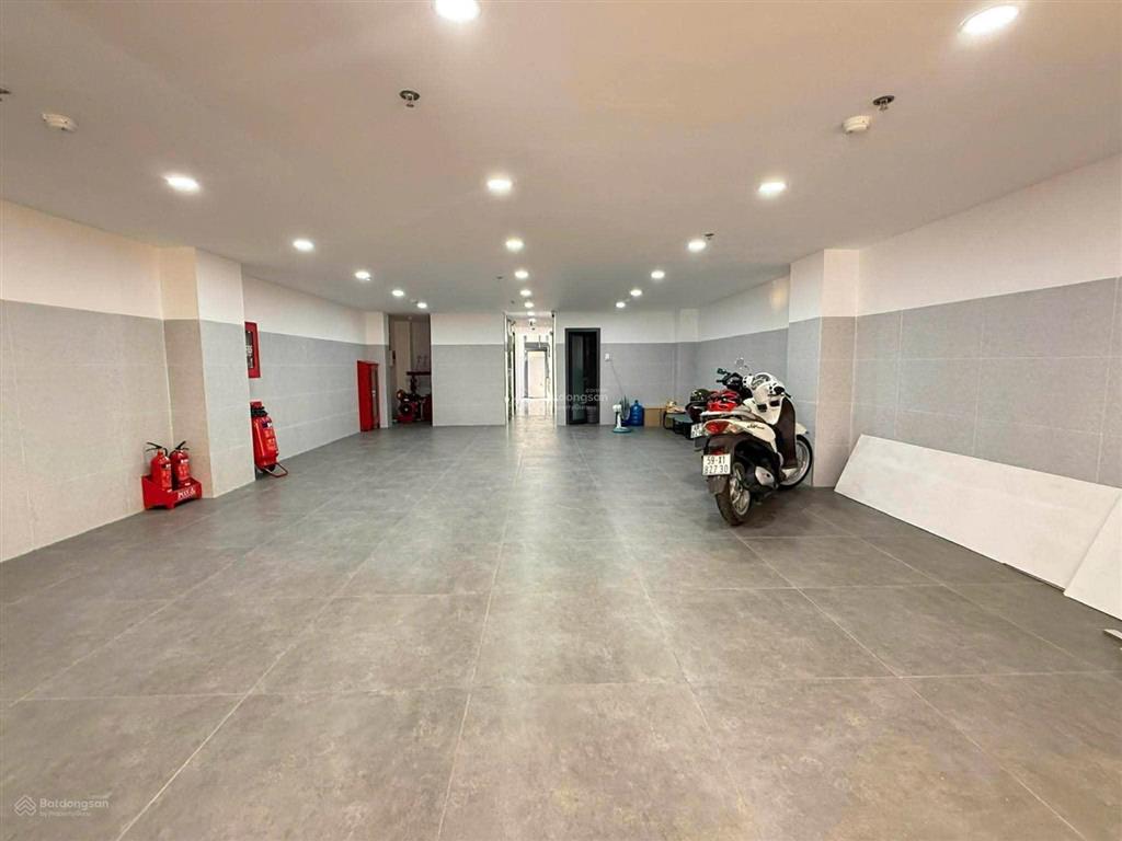 Hợp đồng khoán 130tr/tháng 29 phòng chdv 6 tầng 150m2 (6.5x23) mặt tiền thang máy