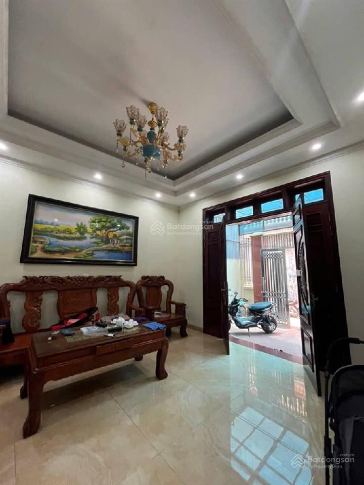 Nhà đẹp 3 tầng yên viên  sẵn ở ngay  109m2 14,35 tỷ  ô tô vào nhà, gần trường  con đi bộ chỉ 5p