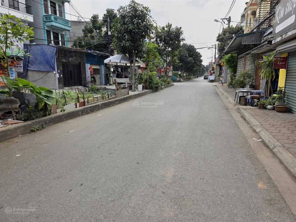 Nhà đẹp 3 tầng yên viên  sẵn ở ngay  109m2 14,35 tỷ  ô tô vào nhà, gần trường  con đi bộ chỉ 5p