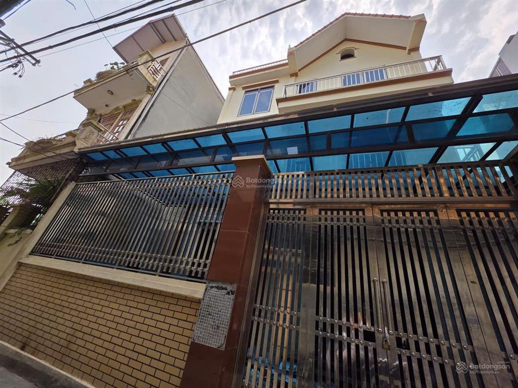 Nhà đẹp 3 tầng yên viên  sẵn ở ngay  109m2 14,35 tỷ  ô tô vào nhà, gần trường  con đi bộ chỉ 5p